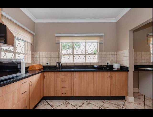 4 BEDROOM HOUSE FOR SALE IN PARKHILL GARDENS